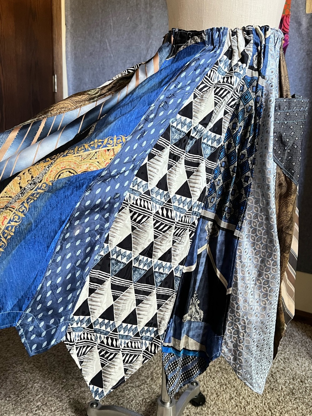 👔 Necktie Festival Skirt 👔 - Picture 4 of 16